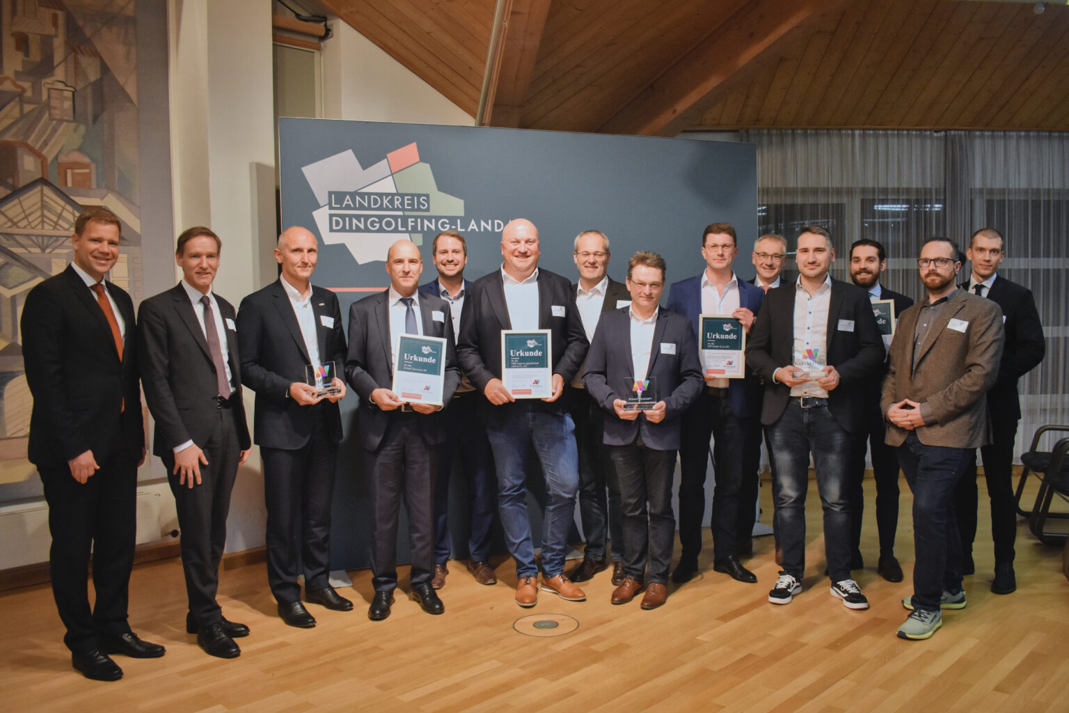 Die Preisträger mit Ehrengästen 2024