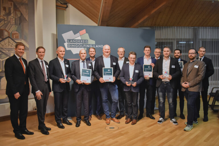 Die Preisträger mit Ehrengästen 2024