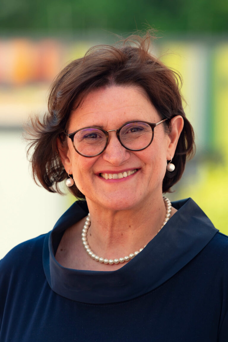 Dr. Petra Loibl