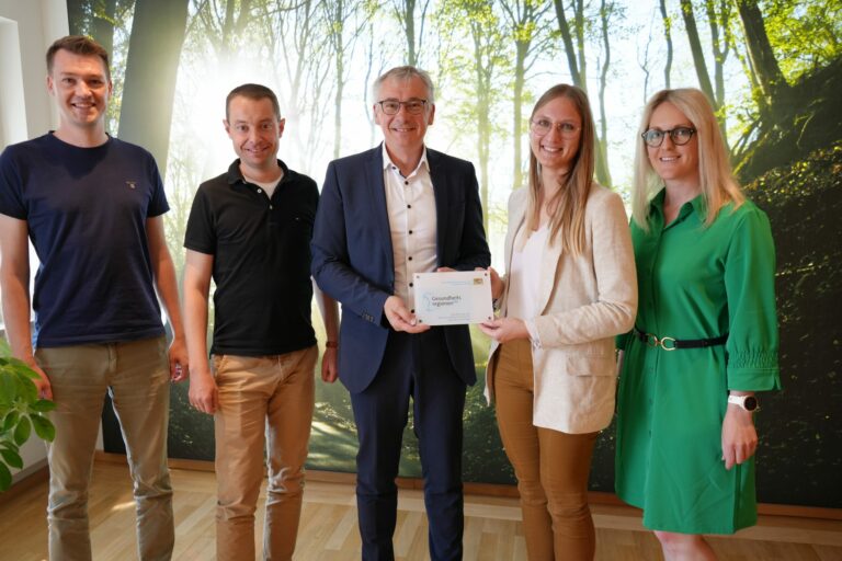 Sebastian Wimmer, Markus Allmannshofer, Landrat Werner Bumeder, Verena Eberl, Dr. Daniela Oswald-Feßmann, Pascal Krückl (nicht im Bild)