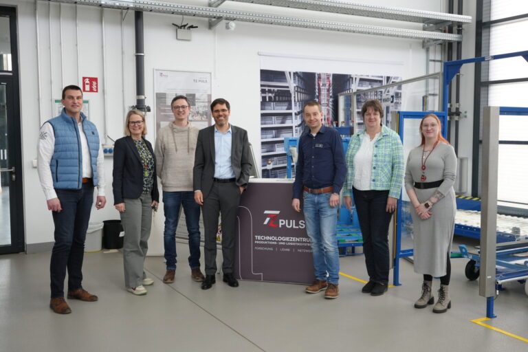 Wollen mehr regionale Studierende an den Campus nach Dingolfing locken: von links Stefan Huber (Gymnasium Landau), Sabine Lauber und Andreas Daimer (FOS Landshut mit Außenstelle Dingolfing), Prof. Dr. Martin Prasch (Hochschule), Markus Allmannshofer (Geschäftsleiter Landratsamt), Kerstin Schieler (Gymnasium Dingolfing) und Michelle Haller (Hochschule). – Foto: LRA Dingolfing-Landau