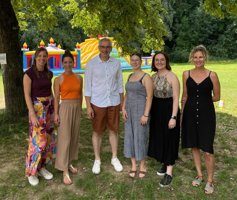 - Landrat Werner Bumeder besuchte das Pflegefamilienfest und dankte persönlich allen Pflegeeltern für deren wertvolle Arbeit.