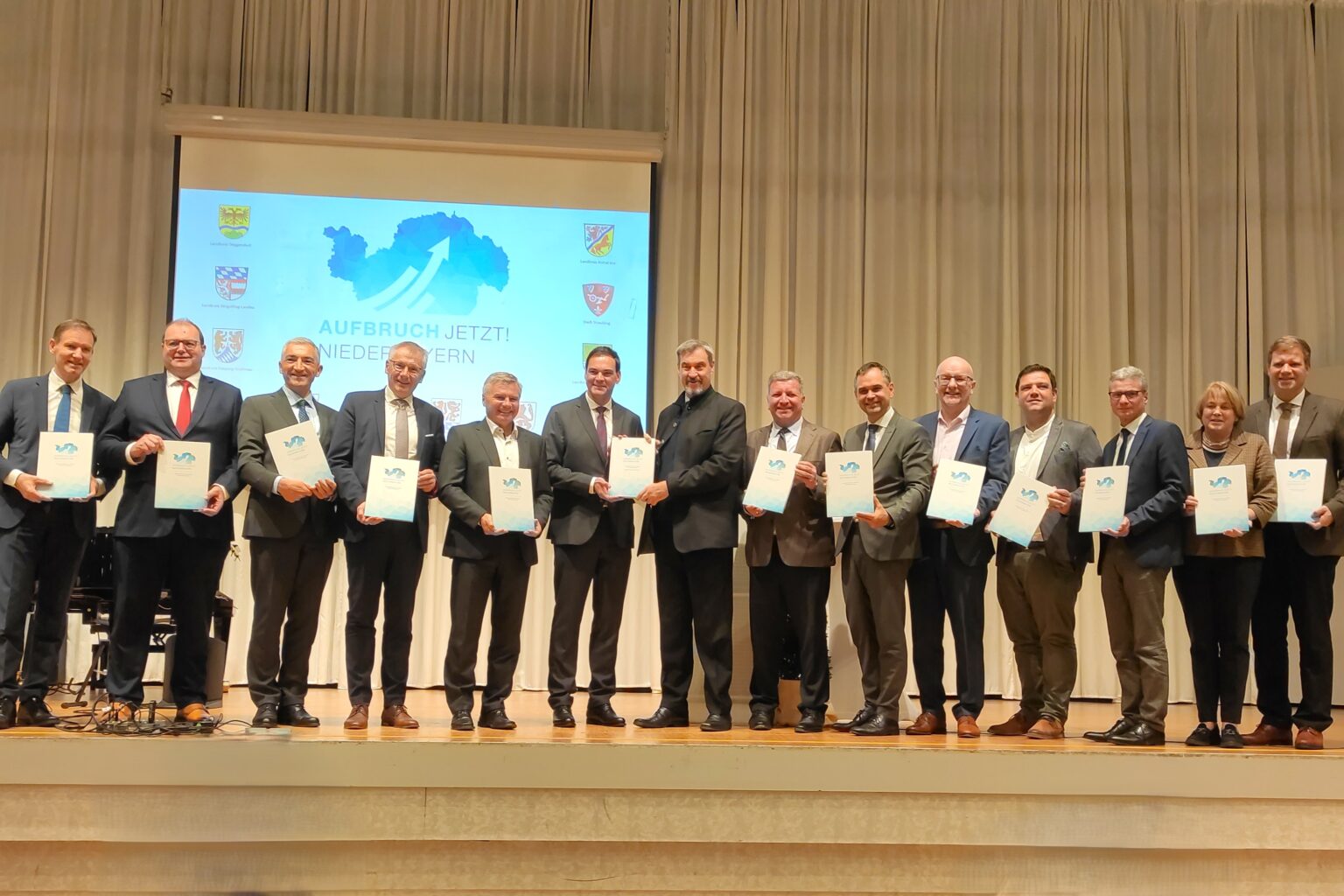 Der Abschlussbericht wurde an Ministerpräsidenten Dr. Markus Söder übergeben.